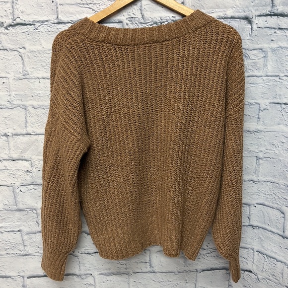 NWT-SO V-Neck Fashion Long Sleeve Sweater - Picture 3 of 3